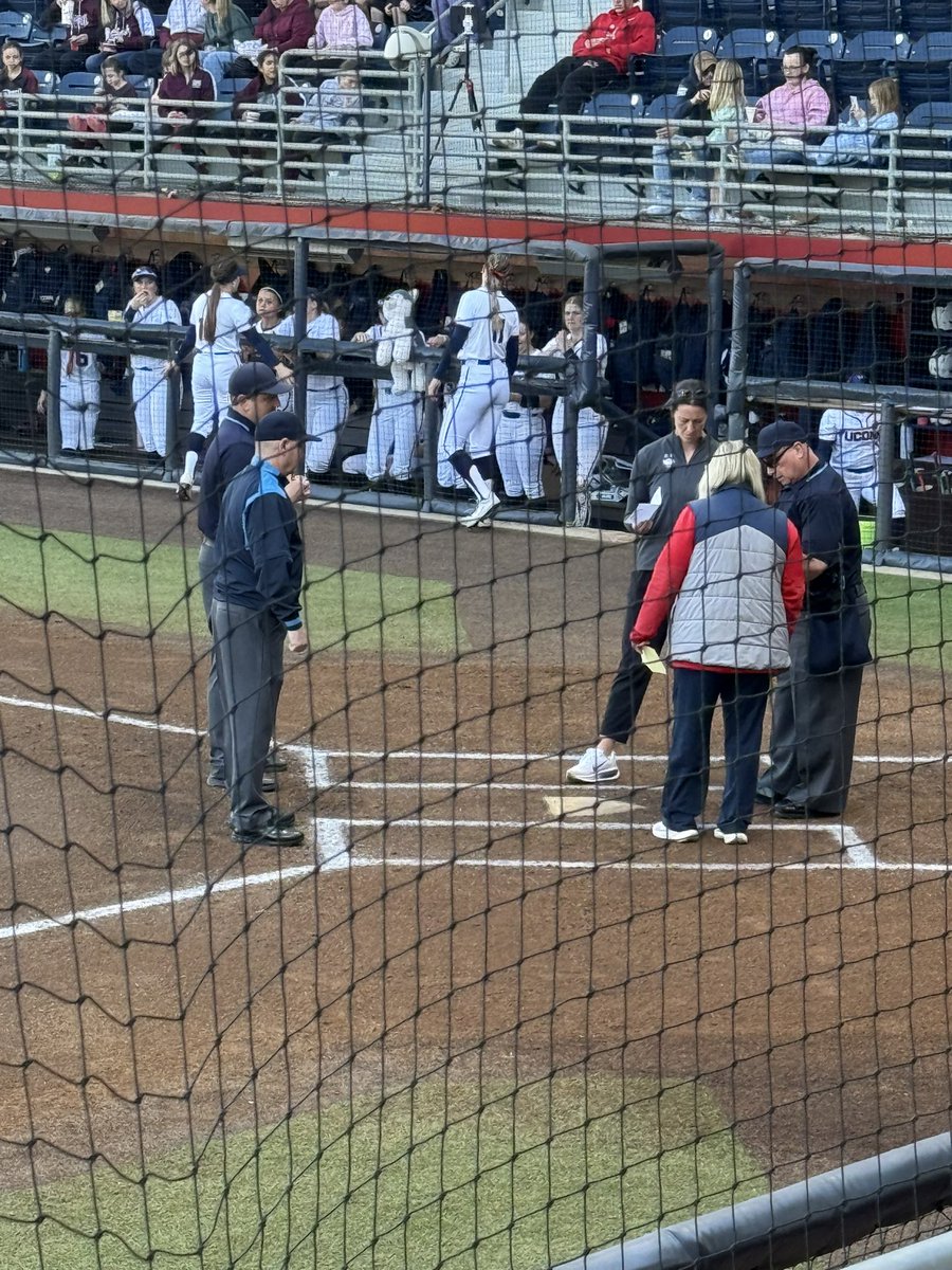 ADunn2030's tweet photo. So cool watching @LibertySB play on Saturday! #goals 

Also, extremely fun seeing @RadfordSoftball play. Both of my parents went to RU!! #Highlanders https://t.co/2QfpZSHxEx