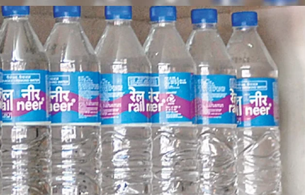 रेल मंत्री को टैग करते ही कार्रवाई, जबलपुर स्टेशन पर दूषित रेल नीर की बिक्री पकड़ी गई, 80 बोतलें जब्त
deshbandhump.com/post/action-ta…
#action #railwayminister #sale #contaminated #railneer #jabalpurstation #bottlesseize <a href="/indianrailway__/">IndianRailways</a>