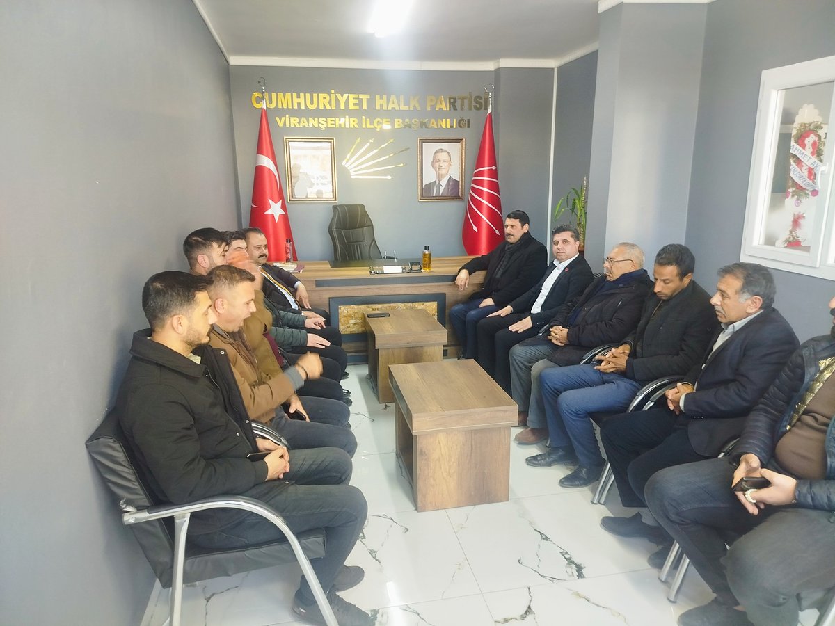 MustafaKILIER1's tweet photo. Viranşehir Belediye Başkanımız Sn Av. Serhat Dicle İnan, CHP Viranşehir İlçe Başkanlığı’mıza bir ziyaret gerçekleştirdi.

Viranşehir’imizin sorunları ve çözüm önerileri üzerine verimli bir görüşme yaptık.

Nazik ziyaretleri ve yapıcı yaklaşımları için kendilerine teşekkür ediyoruz.

@eczozgurozel @EnsarAytekin10 @MTanal @karadagferhatt @herkesicinCHP #viranşehir