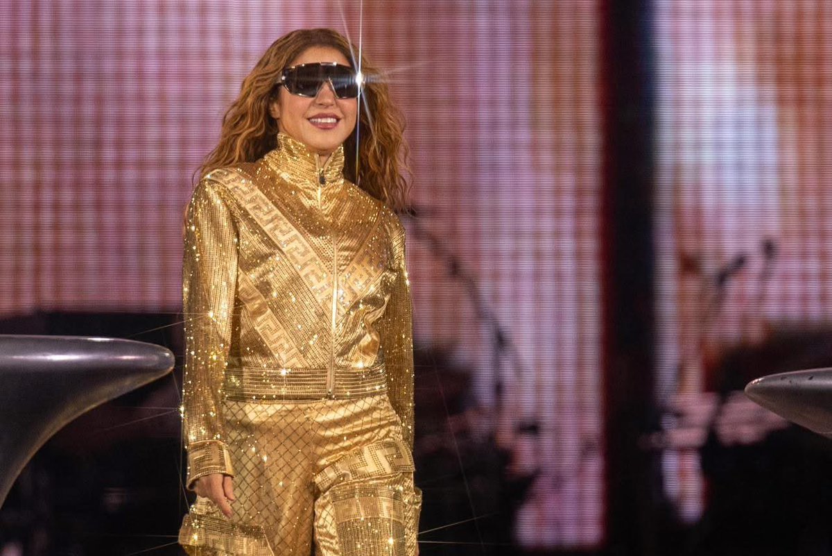 GCE_Multimedios's tweet photo. @shakira Rompe Récord en el Zócalo de la #CDMX 

El Zócalo rompio record de llenado con más de 400mil personas anuncio la jefa de #CDMX @ClaraBrugadaM miles de voces cantando al mismo tiempo en el gran concierto que ofrecio la cantante colombiana Shakira 

#ShakiraEnElZocalo https://t.co/MT7apJFM7u