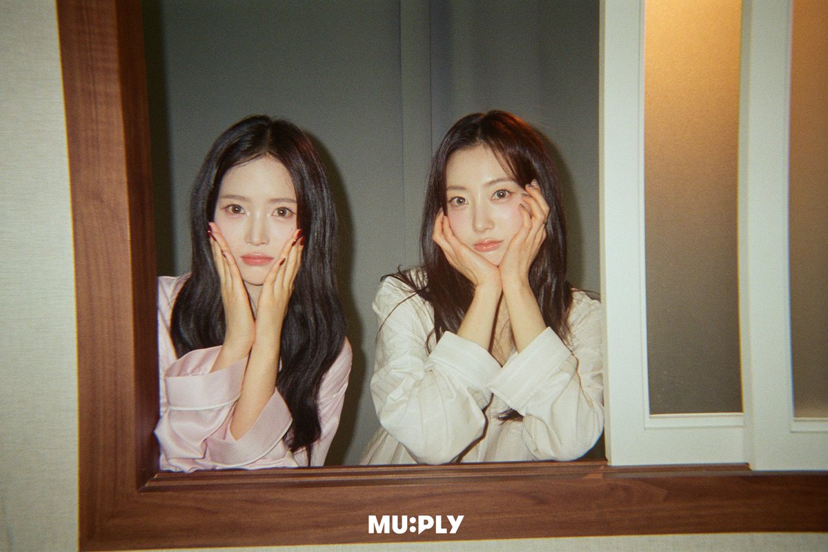 MUPLY_PLAYLIST's tweet photo. #돌들의침묵 | @H1KEY_official

새학기를 맞이한 돌침 수련회에
언제 이렇게 장미가 폈지???!!!!
첫사랑 기억조작단 짱이키의 돌침
다들 기대해주는 거얌❤️

𝟯/𝟳 (토) 𝟴𝗣𝗠 돌들의침묵 하이키 편
MUPLY에서 확인하세요✨
#H1KEY #하이키 #나의첫사랑에게 https://t.co/nED2KLkSVG
