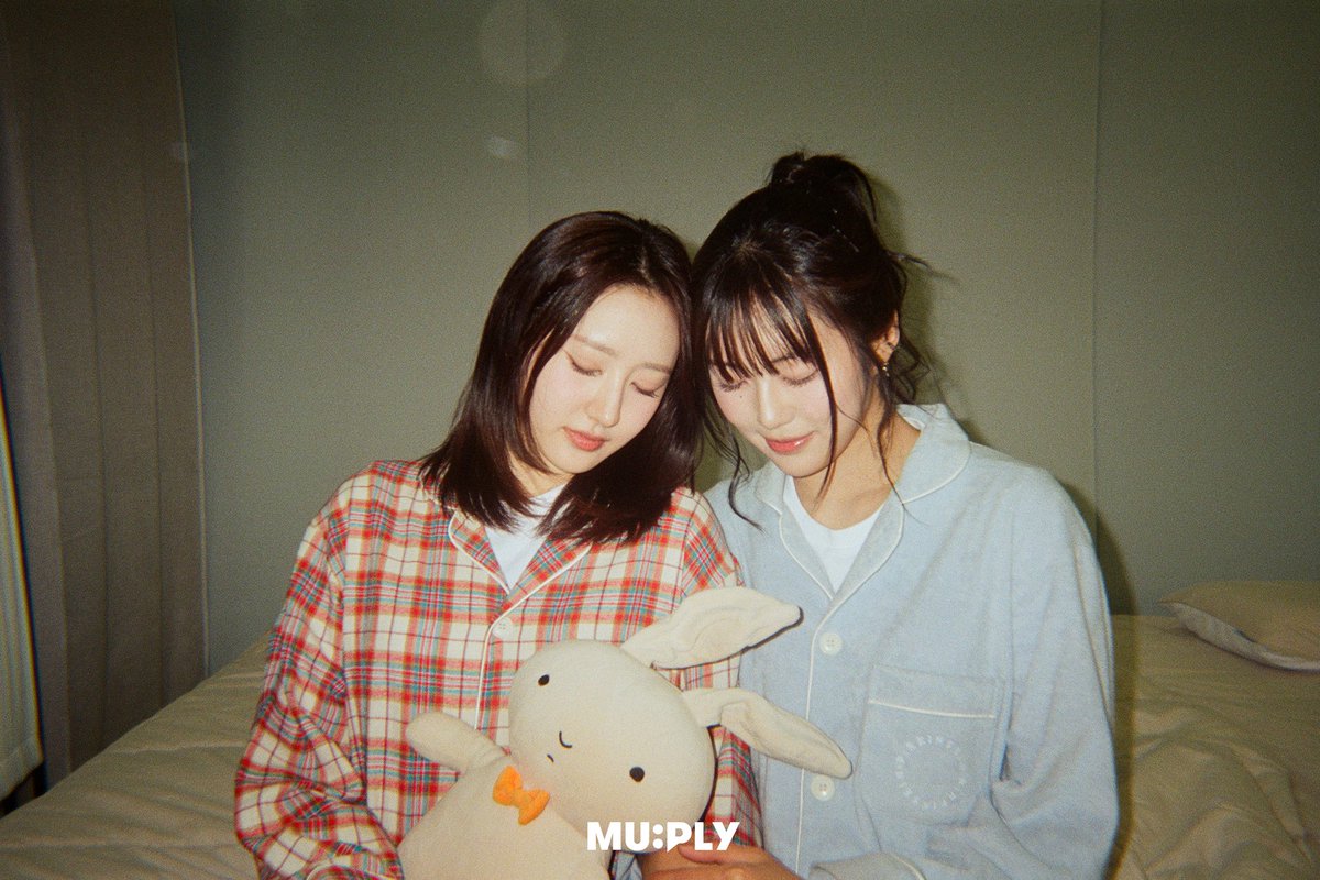 MUPLY_PLAYLIST's tweet photo. #돌들의침묵 | @H1KEY_official

새학기를 맞이한 돌침 수련회에
언제 이렇게 장미가 폈지???!!!!
첫사랑 기억조작단 짱이키의 돌침
다들 기대해주는 거얌❤️

𝟯/𝟳 (토) 𝟴𝗣𝗠 돌들의침묵 하이키 편
MUPLY에서 확인하세요✨
#H1KEY #하이키 #나의첫사랑에게 https://t.co/nED2KLkSVG