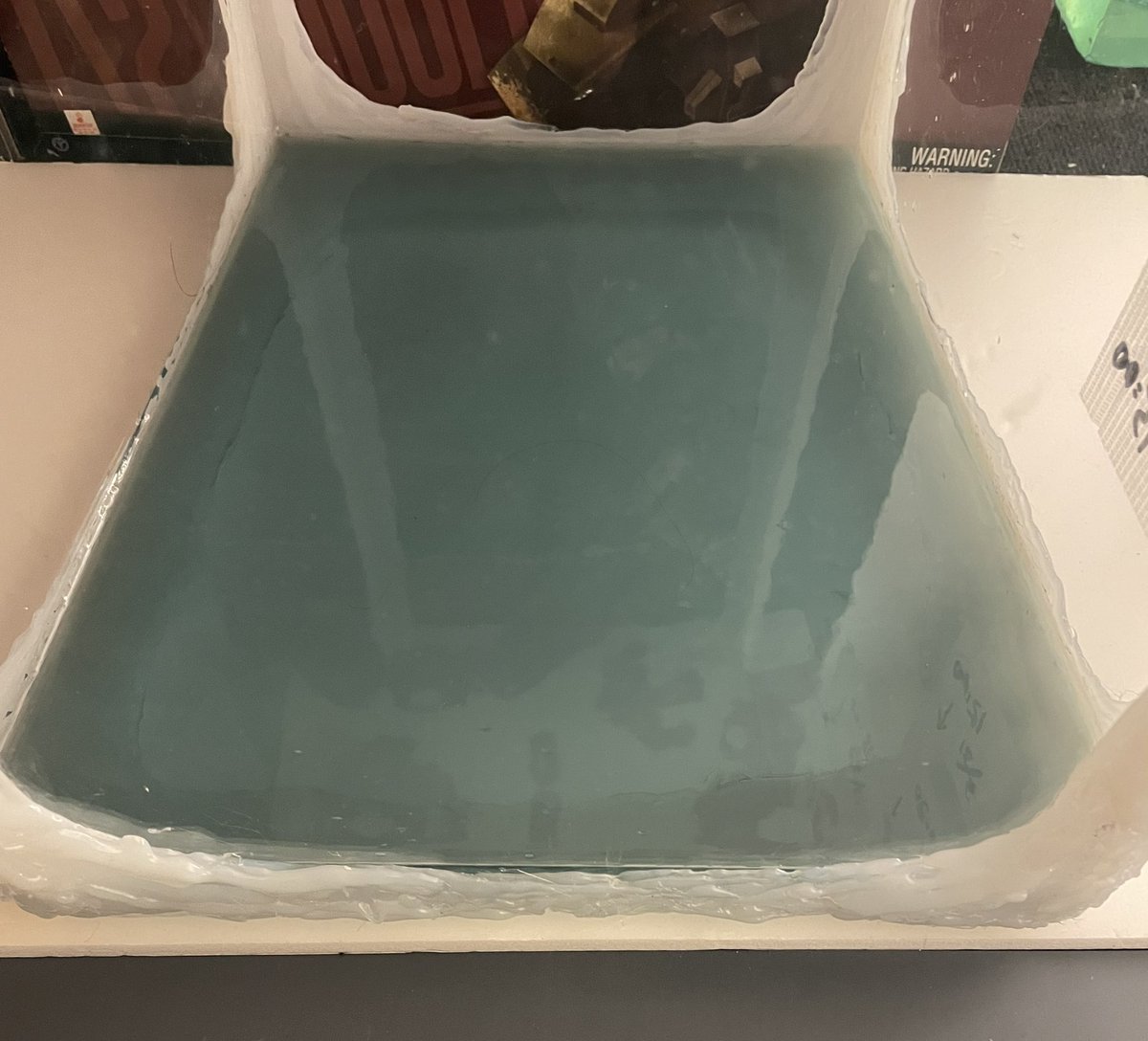 レジン24kg枠の第１段階、夜の海面部分は硬化完了。レジン2kg習作の硬化が完了するまで保留。
#レジンクラフト