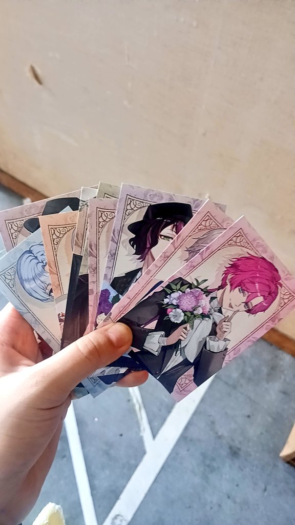 こんばんは🌛
この前あくねこグッズ買いに行ってきました！

そしたら特典でカードが大量に…！
ラトもちゃんと当たったので大満足です❤️‍🩹

最近推し活できてなかったから今度カフェ行きたいな🎀

買ったグッズは大事に愛でます🐈‍⬛ᩚ
おやのあ！
 #山下乃愛  #鹿児島 #アイドル