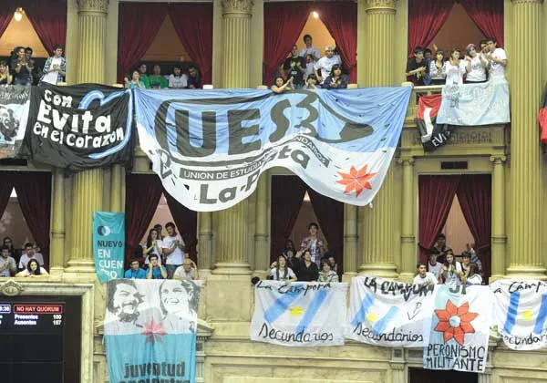 Hay gente que puede reclamar decoro y equilibrio y hay gente que no.