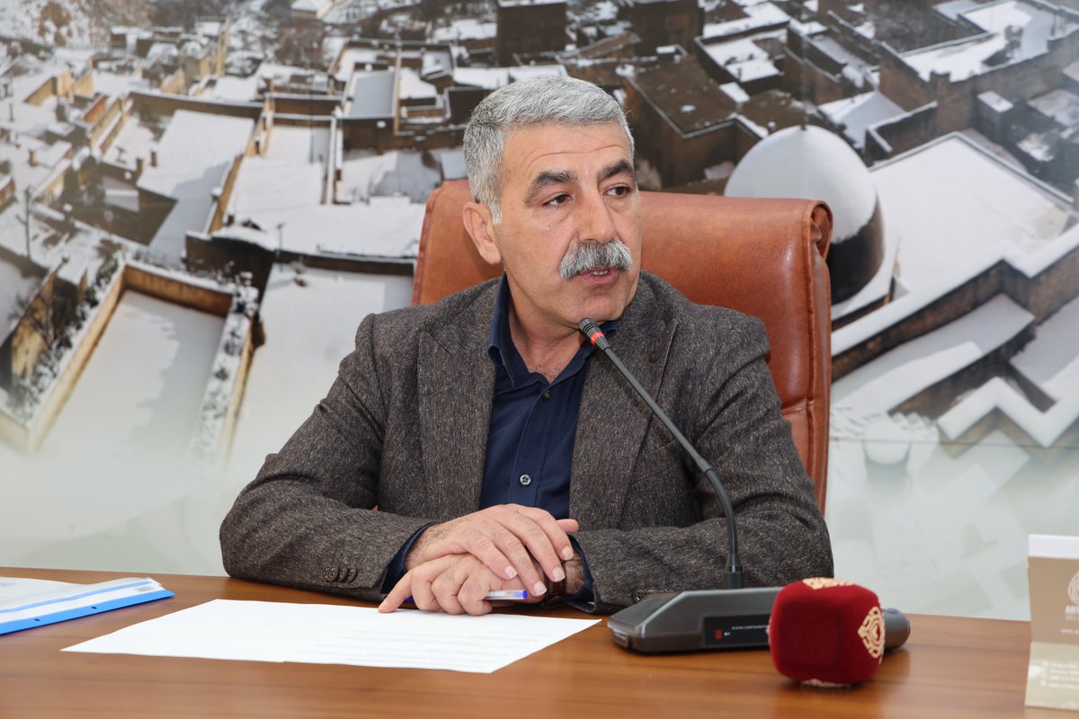 artuklubeltr's tweet photo. 🏛️ Mart Ayı Meclis Toplantısı

Eşbaşkanımız Mehmet Ali Amak Başkanlığında; Eşbaşkanımız Münevver Ölker, Eşbaşkan Yardımcılarımız Gülgen Doğan ve Nurettin Bakış ile Meclis Üyelerimizin katılımıyla Mart Ayı Meclis Toplantısı’nın 1. oturumu gerçekleştirildi.

~~~

🏛️ Civîna Meclîsê ya Meha Adarê

Di serokatiya Hevşaredarê me Mehmet Ali Amak de; bi beşdariya Hevşaredara me Münevver Ölker, Alîkarên Hevşaredarên me Gülgen Doğan û Nurettin Bakış û endamên Meclîsa me, rûniştina yekem a Civîna Meclîsê ya Meha Adarê hate lidarxistin.

~~~

🏛️ اجتماع مجلس شهر آذار

برئاسة رئيسنا المشترك محمد علي أماك؛ وبمشاركة رئيستنا المشتركة منوّر أُلْكَر، ونائبي الرئيس غولغن دوغان ونور الدين باقش، وأعضاء المجلس، عُقدت الجلسة الأولى من اجتماع مجلس شهر آذار.

~~~

🏛️ ܟܢܘܫܝܐ ܕܡܘܬܒܐ ܕܐܕܪ

ܒܪܝܫܢܘܬܐ ܕܪܝܫܢ ܡܫܬܘܬܦܐ ܡܚܡܕ ܥܠܝ ܐܡܟ؛ ܥܡ ܫܘܬܦܘܬܐ ܕܪܝܫܬܢ ܡܫܬܘܬܦܬܐ ܡܘܢܘܪ ܐܘܠܟܪ، ܘܣܓܢ̈ܐ ܕܪܝܫܘܬܐ ܓܘܠܓܢ ܕܘܓܢ ܘܢܘܪܕܝܢ ܒܐܩܫ، ܘܚܒܪ̈ܐ ܕܡܘܬܒܐ، ܐܬܥܒܕܬ ܝܬܒܬܐ ܩܕܡܝܬܐ ܕܟܢܘܫܝܐ ܕܐܕܪ.