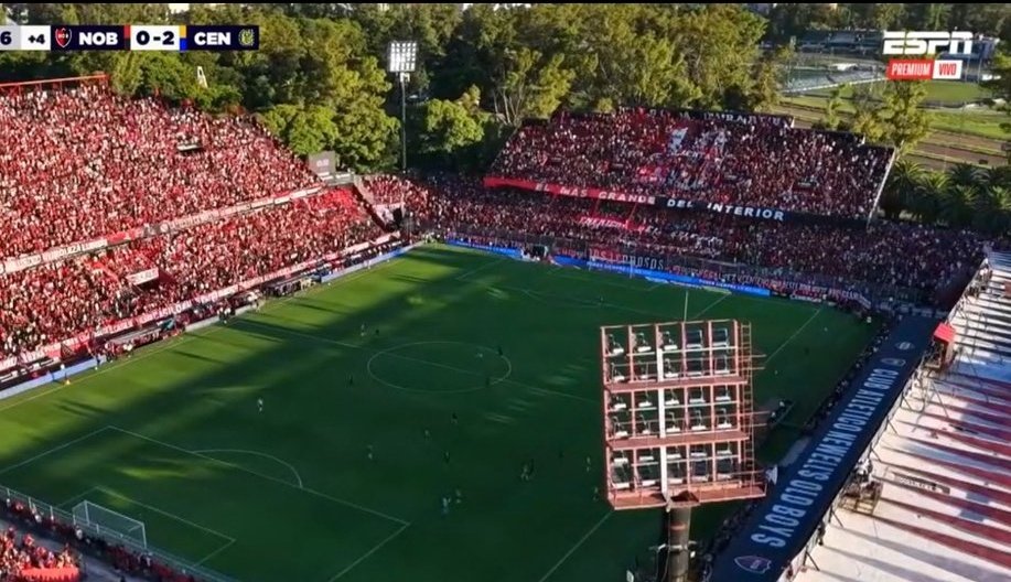 PatoCanalla1889's tweet photo. Y eso que agregaron escalones.

Menos mal que pintan bien oscuros los pisos https://t.co/mmdafa2kFx