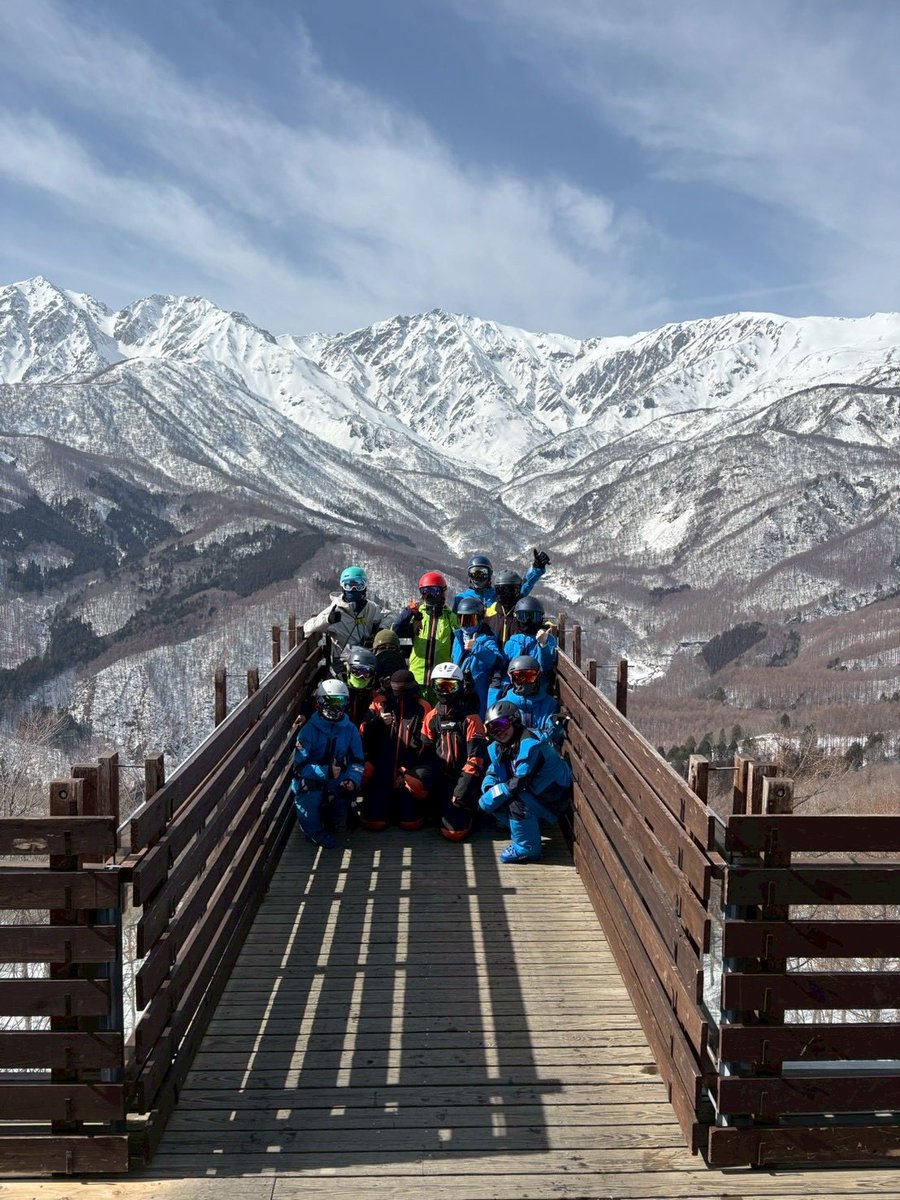 WhiteLocus_ski's tweet photo. つい先日のことですが、岩岳大会でてきました。個人戦に9人出場し、7人が本戦に出場しました。明後日からは関デモ大会にも出場します‼️

#春から工繊 https://t.co/mH0nMZKMRW