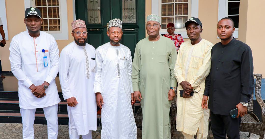 ComradeSylva's tweet photo. Iftar with the former Super Vice President of Nigeria, H.E @atiku.  

It was indeed an engaging evening as we had the opportunity to brainstorm on politics, economy, and the unity in our diversity.

#Throwback https://t.co/U5FkaqdVKi