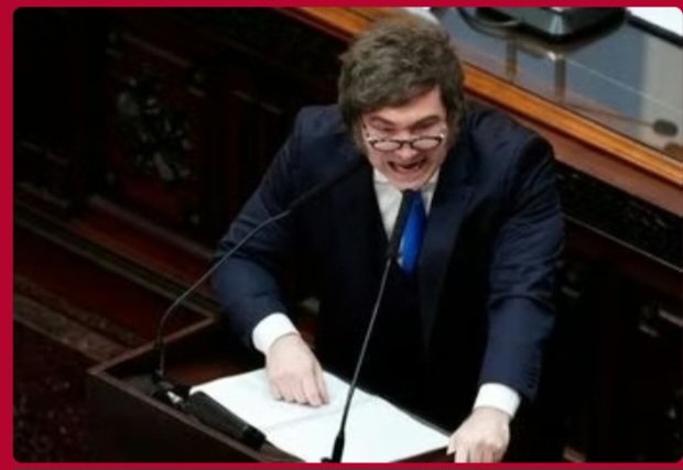 EduardoTolcba's tweet photo. El Congreso como ámbito para el insulto,el agravio y el desprecio al mismo.Un Presidente en modo campaña,rodeado de acólitos y afectos q encontraron su lugar en el mundo ,que le aplauden hasta el odio q destila. Vino a destruir  el estado,va x el resto .@UCRNacional @UCRCBA https://t.co/PB6Jsnt0hm