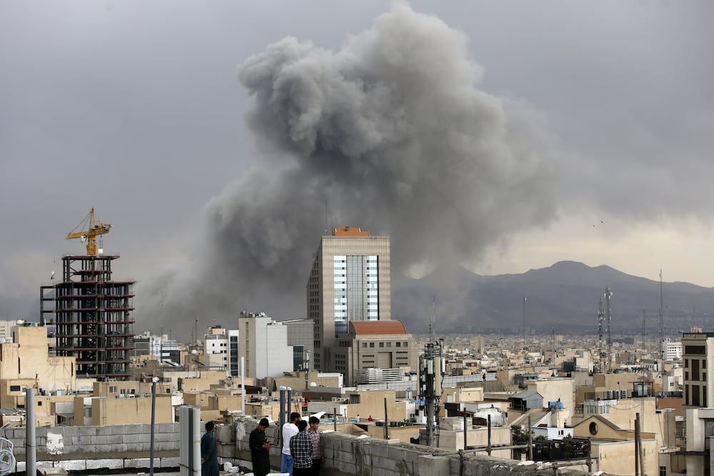 Pete Hegseth, junto al jefe del Estado Mayor Conjunto, Dan Caine : "Estaban construyendo un escudo para sus ambiciones nucleares, #Irán estaba intentando apuntarnos en la cabeza con armas nucleares"
Otra mentira para justificar el crimen. #NoAlTerorismo 
#DefendiendoCuba