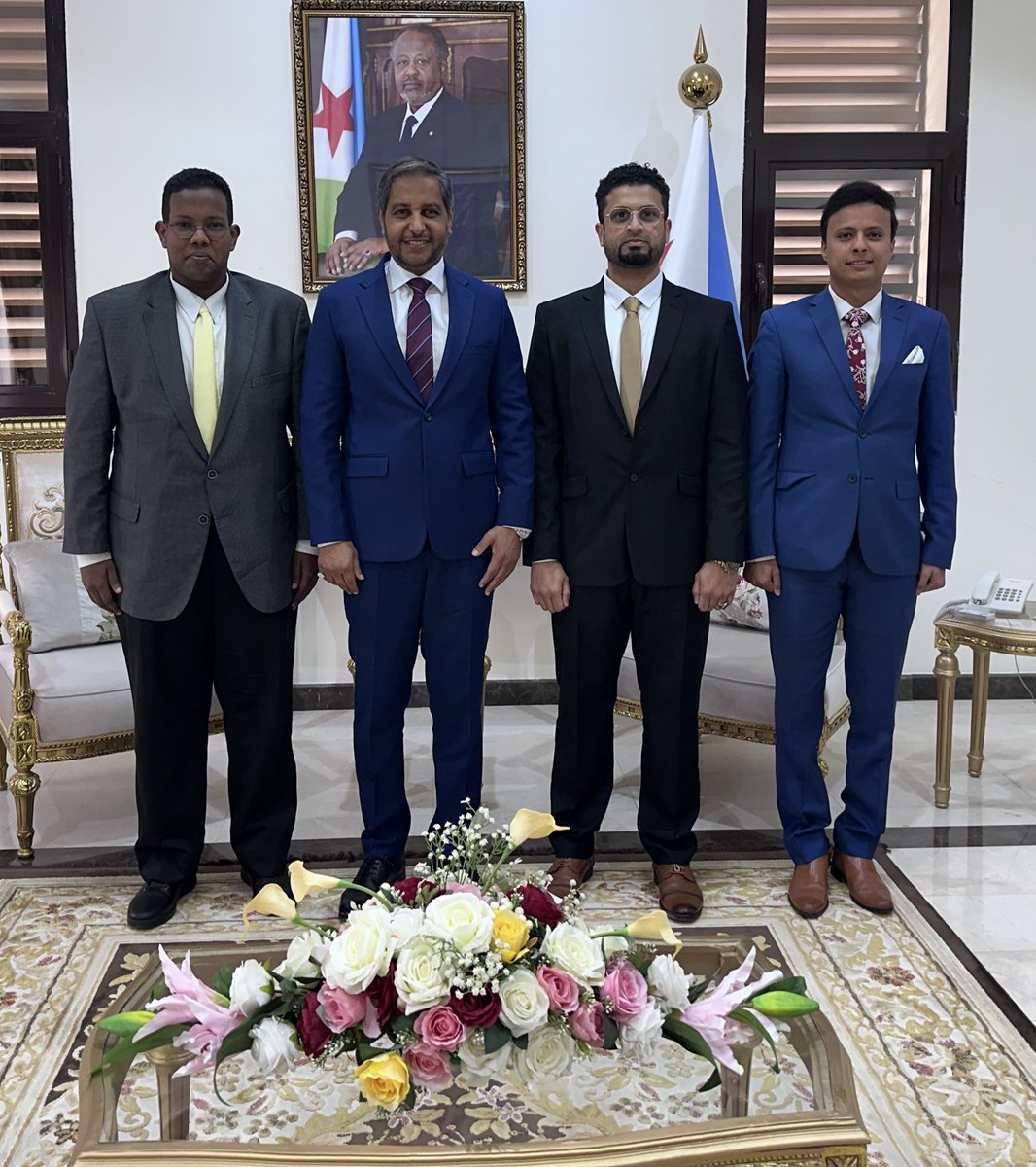 sameer_alsorori's tweet photo. في إطار مسيرتنا بمرحلة #الدكتوراه قمنا رفقة زملائنا في #البحث_العلمي بزيارة إلى مقر سفارة #جمهورية_جيبوتي في #الرياض حيث تشرفنا بلقاء سعادة السفير الدكتور/ #ضياء_الدين_بامخرمة ودار بيننا حوار ثري وبناء تناول #قضايا_الشباب وآفاق دورهم في تعزيز ..👇
https://t.co/WLmp1UQOth https://t.co/gxuaVx4xT1