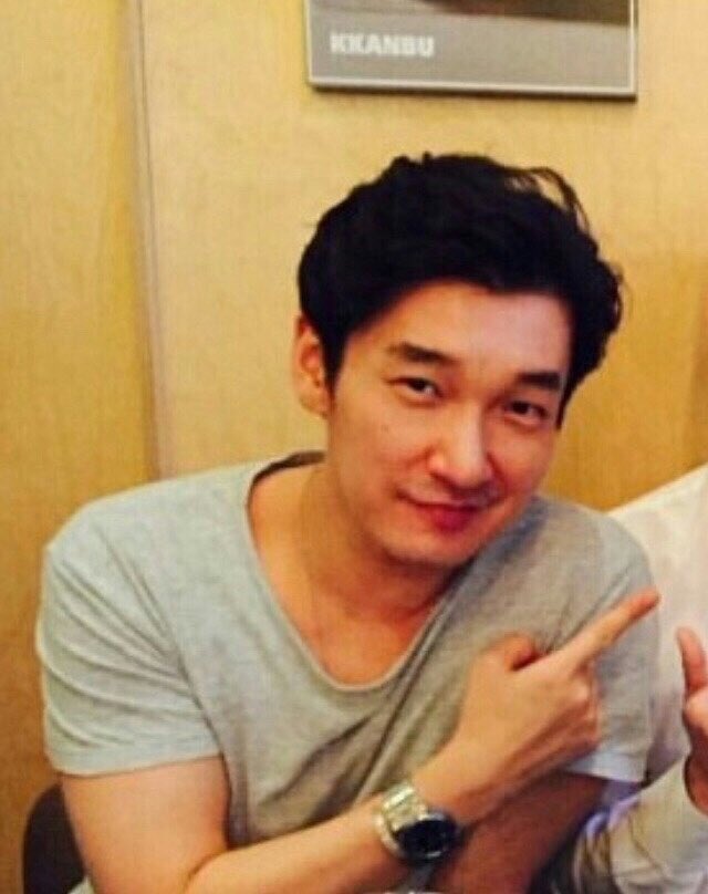 jell_icledgg's tweet photo. 사진만 봐도 남자 스킨 향이…
근데 조승우 이런 비주얼로 웅엥웅거림 https://t.co/qedkGmofUp