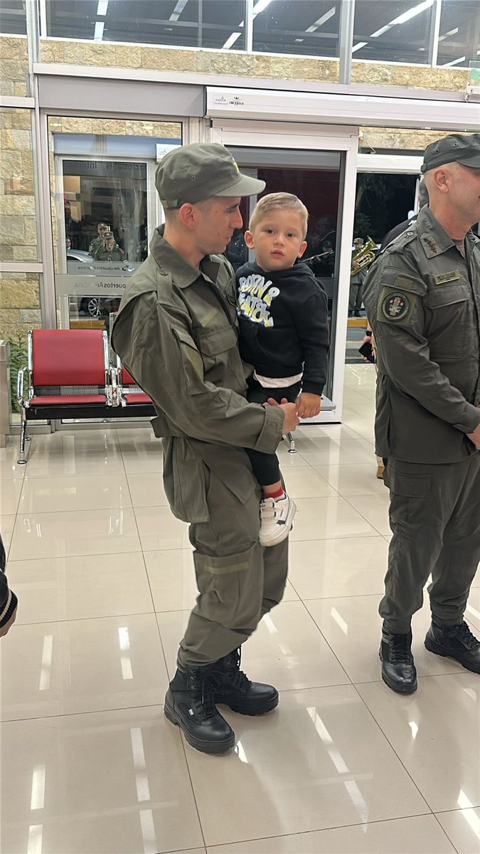 Gracias, Dios mío… gracias por este milagro, por este regalo que vuelve a darnos vida. Gracias por mi familia, por sostenernos cuando ya no teníamos fuerzas, por no soltarnos nunca.

Tengo tantas preguntas guardadas, tantas cosas por decir… pero hoy las palabras se me mezclan