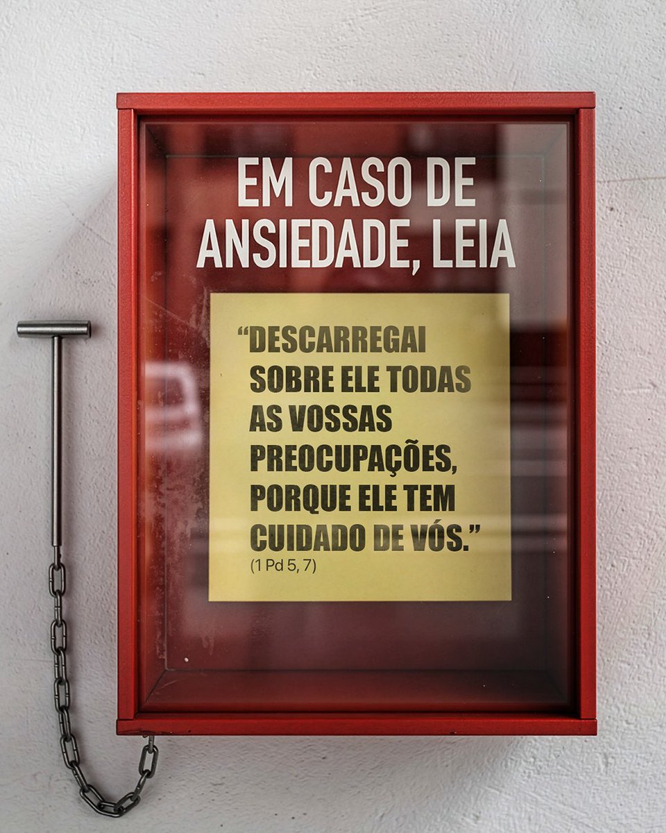 Pare de rolar a telinha por um momento e medite sobre este versículo.

O futuro não pertence a você. O futuro está na mão de Deus. Sim, o seu futuro também. Inquietar-se mais não vai ajudar você a resolver nada.

Confie em Cristo.
