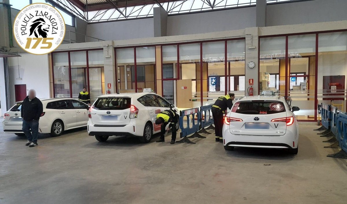 📢 Hoy ha comenzado la revisión anual de #Taxis 👮🏻‍♀️🚖 de #Zaragoza.

La unidad de #Motoristas trabaja para comprobar que los vehículos cumplen con las condiciones de seguridad, accesibilidad, documentación e higiene adecuadas.

👉🏻 Con el único objetivo de garantizar la