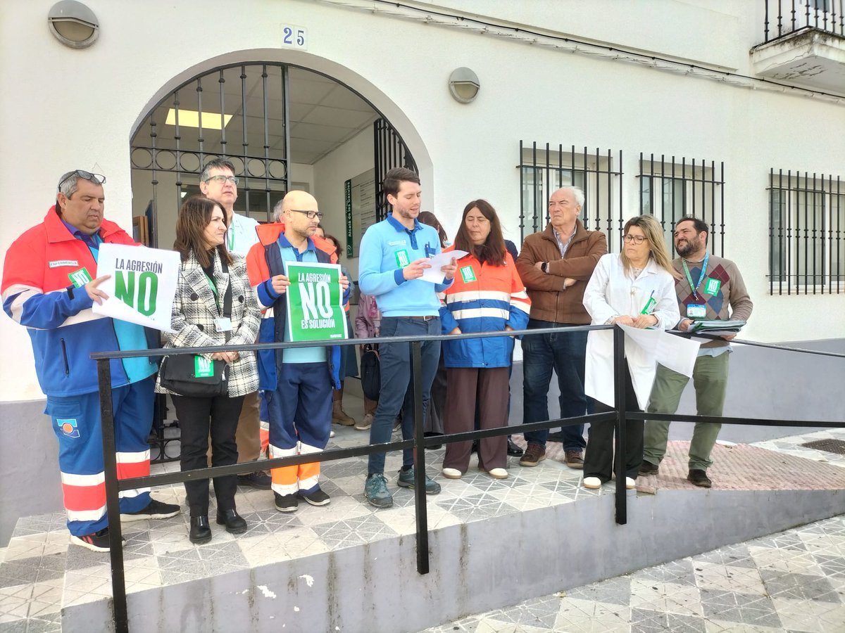 📍 SATSE Cádiz se ha concentrado hoy en los C.S. de Chiclana y Alcalá para condenar las dos últimas agresiones sufridas por profesionales de Enfermería 👩‍⚕️👨‍⚕️

❌ No podemos permitir que se maltrate a quienes nos cuidan.  
✋ #StopAgresiones