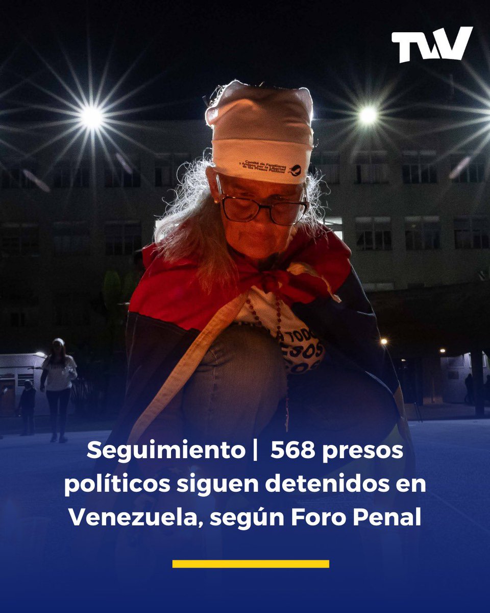 TVVnoticias's tweet photo. 📰 Actualización — 26 de febrero de 2026
📍 Reporte de Foro Penal — corte al 25/02/2026 (Venezuela)

La organización defensora de derechos humanos Foro Penal publicó su balance más reciente sobre la situación de personas detenidas por motivos políticos en Venezuela. A pesar de la promesa de liberaciones masivas bajo la reciente Ley de Amnistía, las cifras oficiales independientes muestran que el número de personas aún privadas de libertad por razones políticas sigue siendo significativo.

📌 Balance general a corte al 25/02/2026
• 👥 Total de presos políticos: 568 personas, según Foro Penal.
• 🧍‍♂️ Hombres: 505
• 🧍‍♀️ Mujeres: 63
• 🎖️ Militares: 182
• 👤 Civiles: 386
• 🧑‍🦱 Adultos: 567
• 👦 Adolescentes: 1
• 🌍 Con nacionalidad extranjera: 52
• ❓ Paradero desconocido: 13 (no verificados por la ONG).

📈 Dinámica reciente
• 🆕 Presos reportados recientemente: 49
• 🗝️ Excarcelaciones verificadas: 126
• ⚖️ Condenados: 179
• 📄 No condenados (sin sentencia): 392
Estas cifras reflejan casos individuales verificados por la ONG y reportados hasta el corte.

📊 Contexto histórico desde 2014
• 📍 Detenciones por motivos políticos (desde 2014): 18.944 casos documentados por Foro Penal.
• 🕊️ Personas asistidas por Foro Penal que han sido excarceladas: más de 14.000 en total.
• 🧑‍⚖️ Personas aún sujetas arbitrariamente a medidas restrictivas de su libertad: más de 11.000.
• 📑 Lista de personas aún detenidas enviada a la @oea_oficial y @onuderechoshumanos para certificación.

🔎 Lo que está pasando con la Ley de Amnistía
Aunque la Ley de Amnistía para la Convivencia Democrática fue aprobada en febrero de 2026 y el Parlamento asegura que miles han recuperado libertad (más de 4.500 libertades plenas y más de 220 liberaciones de prisión), organizaciones como Foro Penal han verificado menos liberaciones efectivas y mantienen que cientos de personas siguen bajo detención o medidas restrictivas por razones políticas.

📌 Además:
• El Parlamento informó que 31 militares procesados por causas políticas recibieron medidas alternativas y fueron excarcelados bajo la ley de amnistía.

#tvvnoticias