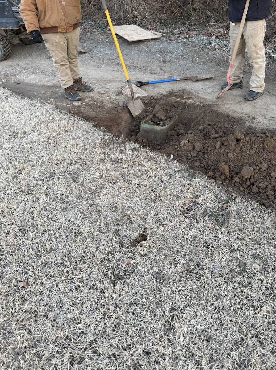 LangstonGCM's tweet photo. The maintenance crew is continuing irrigation repairs today https://t.co/PcI9eU8Yfu