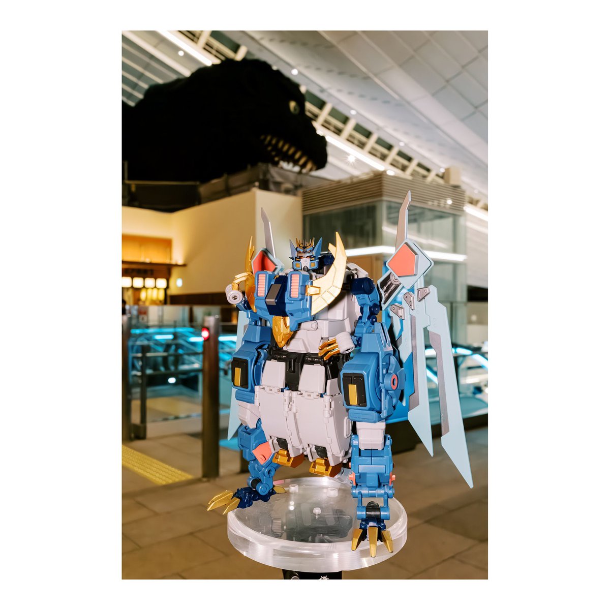 MagnusLabel's tweet photo. “Dez a touch of fantasy in Tokyo”
#SonyA7R3 #TamronF053
#Transformers #トランスフォーマー #Deathsaurus #デスザラス #MastermindCreations #DZef #3rdPartyTransformers #Godzilla #VisitJapanHKNow #お昼休みに一枚だけTF玩具写真を貼ろう #Maccadam #MagnusLabel https://t.co/8umliyHH2k