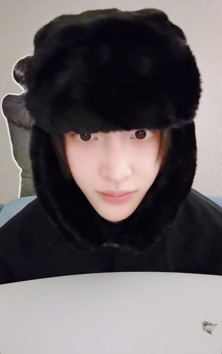 eukkuma's tweet photo. 내향형 고양이의 유치원 적응기

1일차(멀찍이…)                  52일차(쫌 친해짐) https://t.co/Ktfe4saMOc