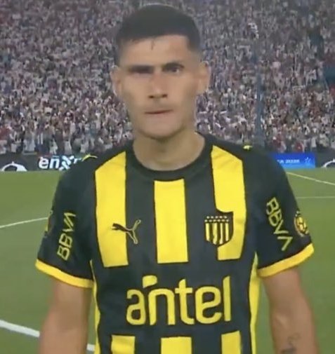 LodeonCAP's tweet photo. La cara de un tipo que solo quiere sodomizar a las gallinas . 

Los odia , les tiene asco . https://t.co/nBiYPHZRX0