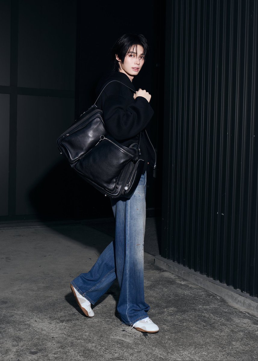 แอคเน่ สตูดิโอ ยินดีเรียนเชิญ #วินเมธวิน #winmetawin เข้าร่วมชมแฟชั่นโชว์คอลเลคชั่นฤดูใบไม้ร่วง/ฤดูหนาว 2026 จัดขึ้นที่กรุงปารีส ประเทศฝรั่งเศส ในวันที่ 4 มีนาคม เวลา 17.30 น. (เวลาปารีส) หรือ 23.30 น. (ตามเวลาประเทศไทย)
#acnestudios #acnestudiosfw26 #AcneStudiosxWinMetawin