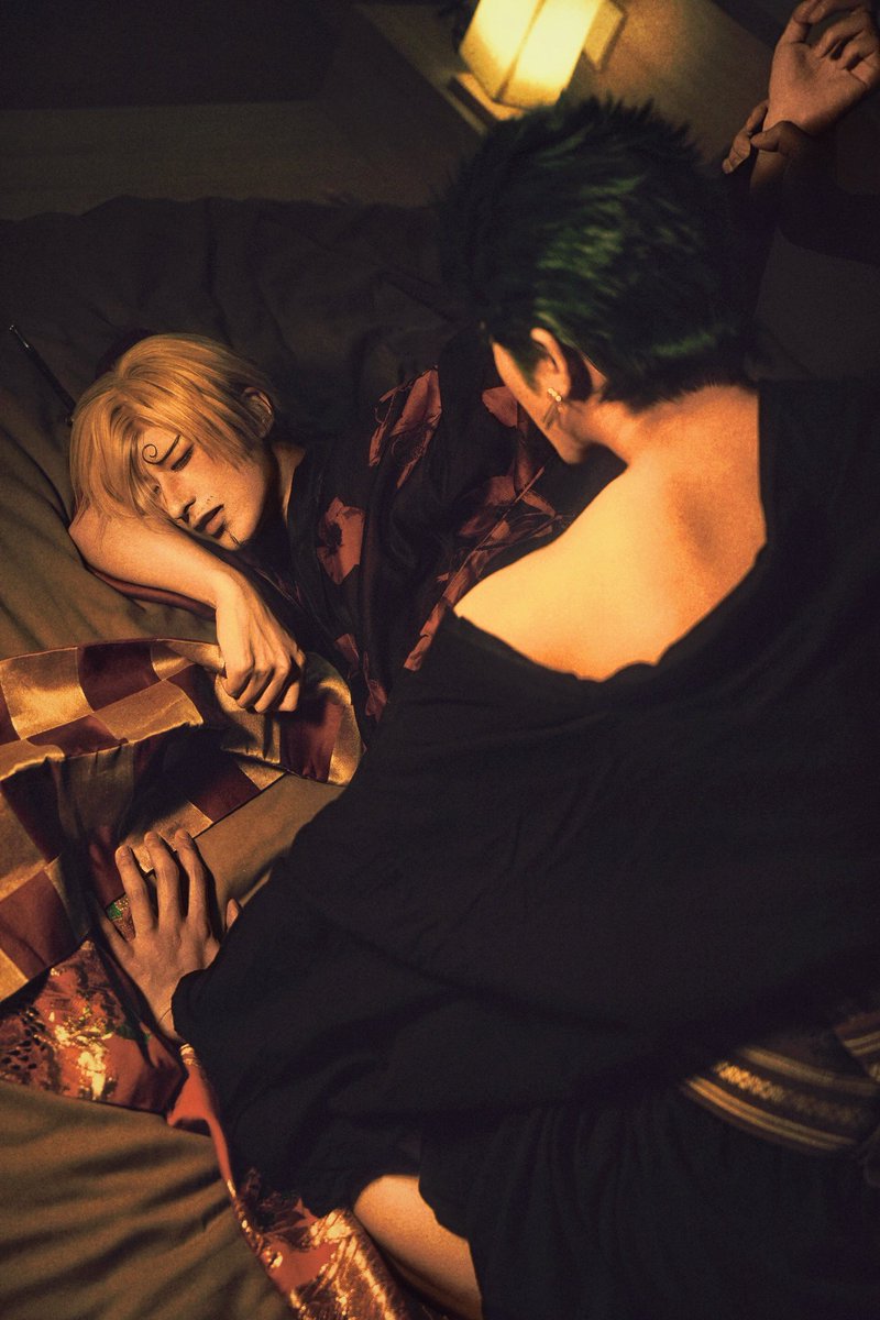 Darrot1222's tweet photo. 厨誕🪭
⚠️R18预警/cosplay/AU架空⚠️
⚔️🕒#zosan 

“你这种态度哪里接得到客人？”
……说得好像我真的有别的客人一样。

【🚫禁止任何形式的搬运盗图。禁止任何二改自印盈利公开传播。】
【🚫 無断転載、再配信等は一切お断りします。Unauthorized reproduction prohibited. 】 https://t.co/Sw5HPtm7nf