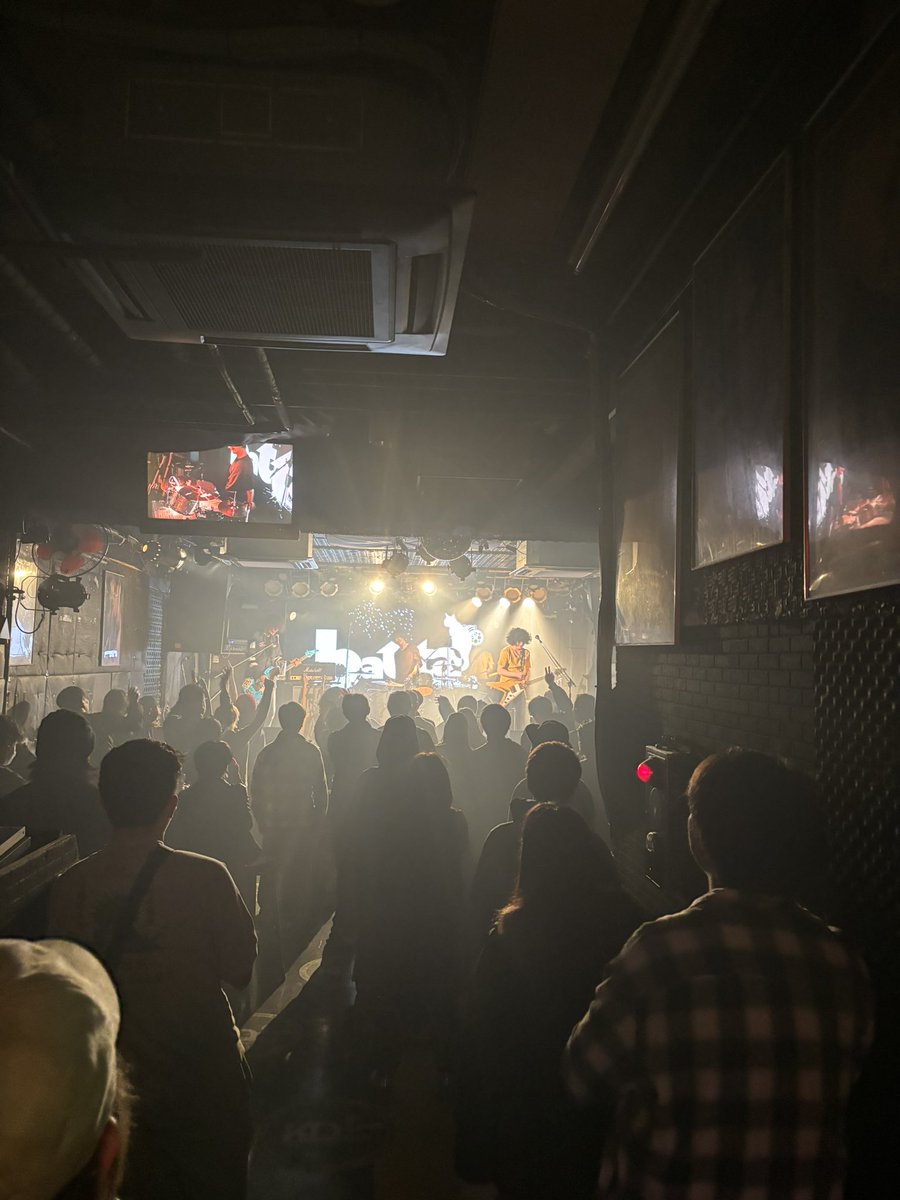 nobomusica's tweet photo. もう一日か。。
いまだにすごい耳鳴り
ライブやってるとご褒美みたいな夜が時々ある
それが昨日だった
3/1(日) 稲毛K‘s Dream 移転25周年
対バンのクオリティがものすごく高くて改めてものすげえハコなんだと実感(どのバンドもK’sをホームだと言ってた)
その一部にいれてもらえて光栄
敬意を込めて https://t.co/2jdbHaA33e