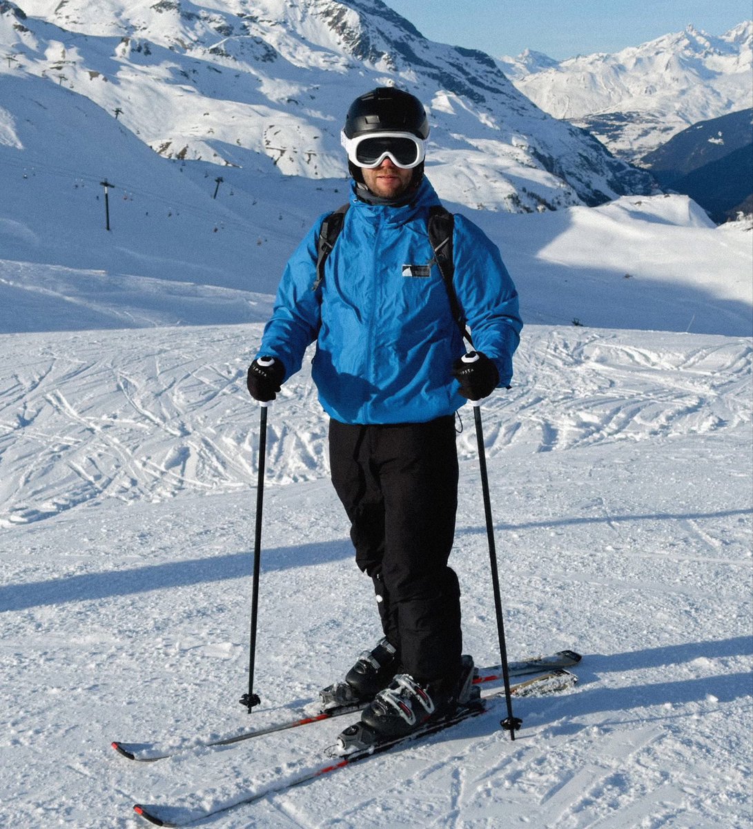 DMEst1981's tweet photo. Not every layer needs to be heavy.

The Revival Windcheater cuts wind on open slopes and packs down between runs. Built for shifting alpine weather.

Layer up or ride light?

#outdoorlife #itsbetteroutside #getoutside #trekking #mountain #outdoors #explore https://t.co/mhcm4HWGP9