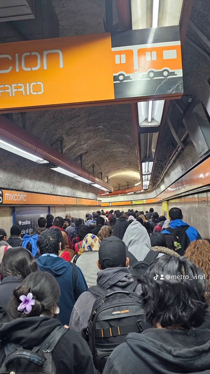 #ULTIMAHORA 

Retraso en Línea 1, 3, 7 y 9 del Metro Ciudad de México 🇲🇽 <a href="/MetroCDMX/">MetroCDMX</a> 🚨

Problemas en las Líneas del #MetroCDMX están generando retrasos y aglomeración de usuarios de más de 15 minutos❌

Mientras los funcionarios viajan cómodos, nosotros pagamos las