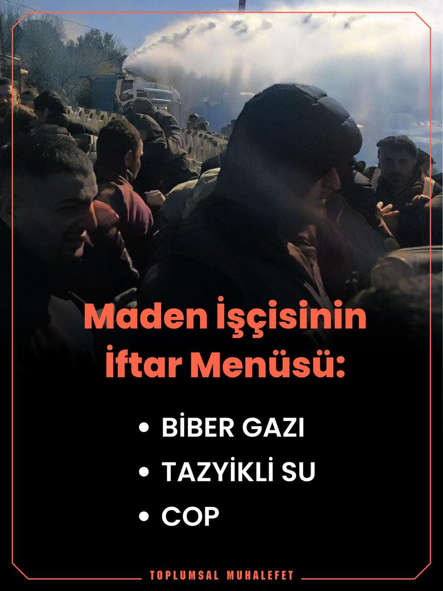 toplumsalmuh50's tweet photo. 10 gündür hakları için direnen Polyak maden işçilerine, jandarma biber gazı ve tazyikli suyla saldırdı.

Dini hassasiyet nutukları atan iktidara soruyoruz.

İşçiye sıkılan tazyikli su orucu bozuyor mu?