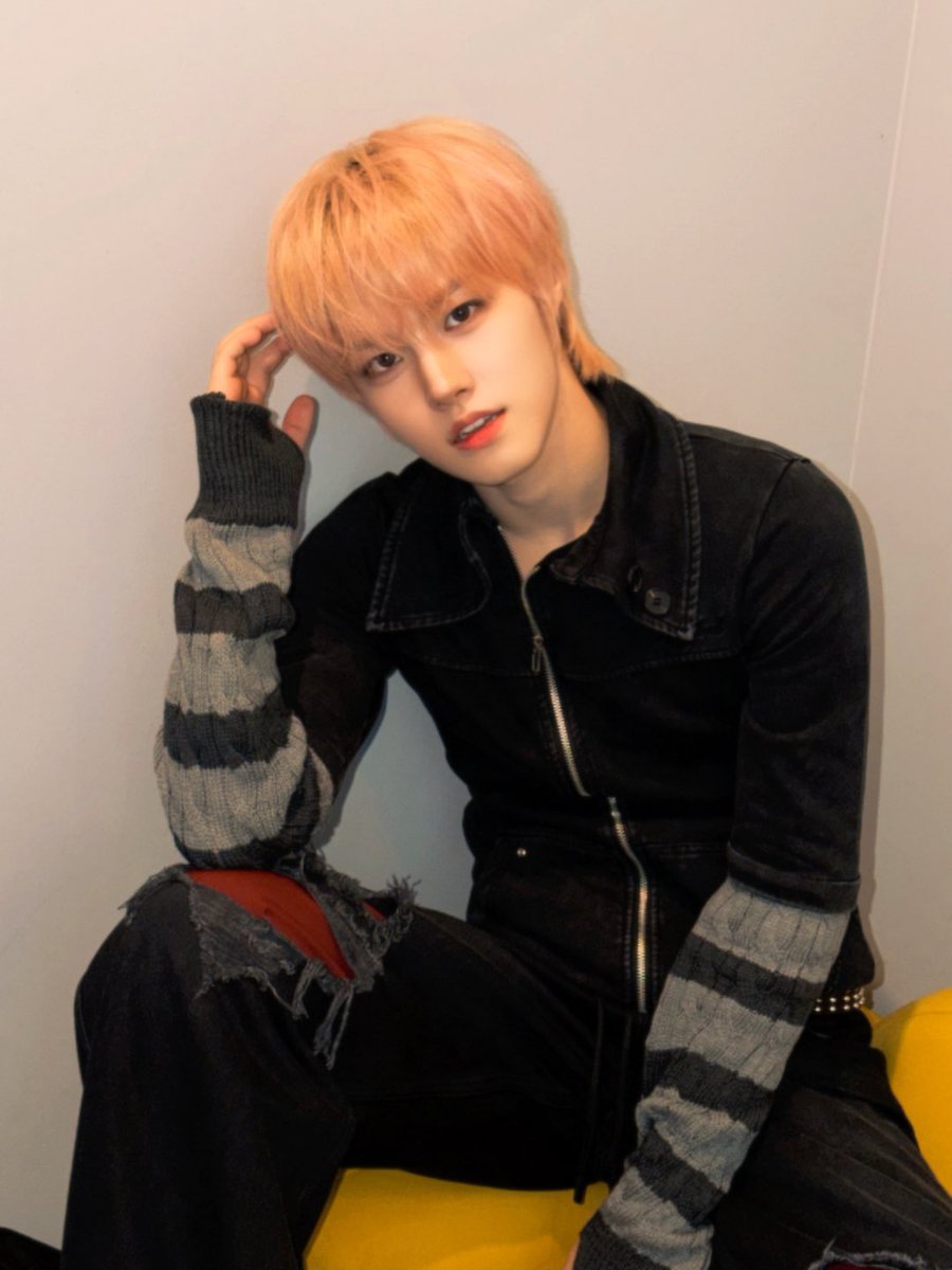 박주원은 무슨 저렇게 세상 귀여운 얼굴로 어깨가 저리 넓음...?