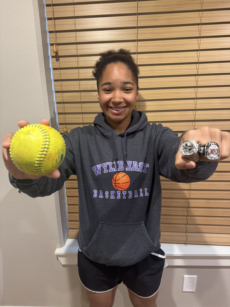 MilaJenkins23's tweet photo. First tournament of the season.
Big home run. Strong weekend at the plate.
Tournament MVP. 🥎

Mila Jenkins | Class of 2030

@LineDriveMedia @TagUp @coachkoons @TinaWiley03 

#Catcher #ClassOf2030 https://t.co/7rvtSf2TXA