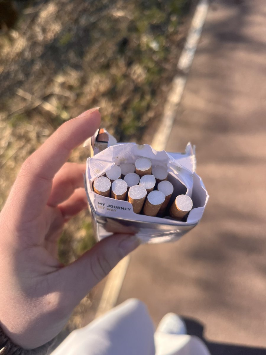 ploocki's tweet photo. LOOK WHAT I JUST FOUND ON THE GROUND https://t.co/guyVyA7cga