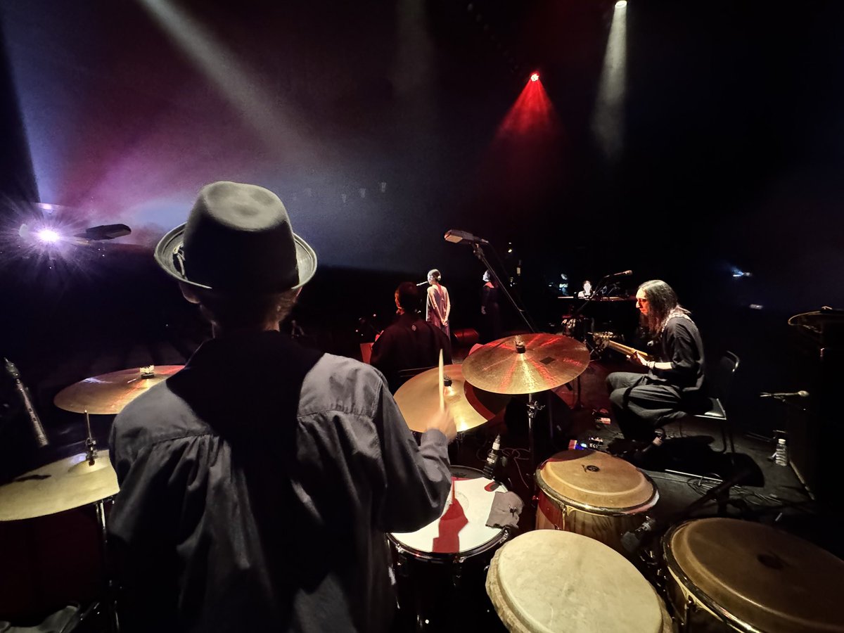 monty_mori's tweet photo. 【沖縄のウタ拝&UTAHAI】
2024.11.29(金)
渋谷区文化総合センター大和田
さくらホール
リハーサル
壕(ガマ)だと思うんだけど細川さんいるなぁー?次の386世果報(ユガフ)板付きだったかな?並びにケンちゃんもかな?
Chrisさんかっこいー✨
※掲載許諾写真
#沖縄のウタ拝
#UTAHAI https://t.co/KLpDKfOx7e