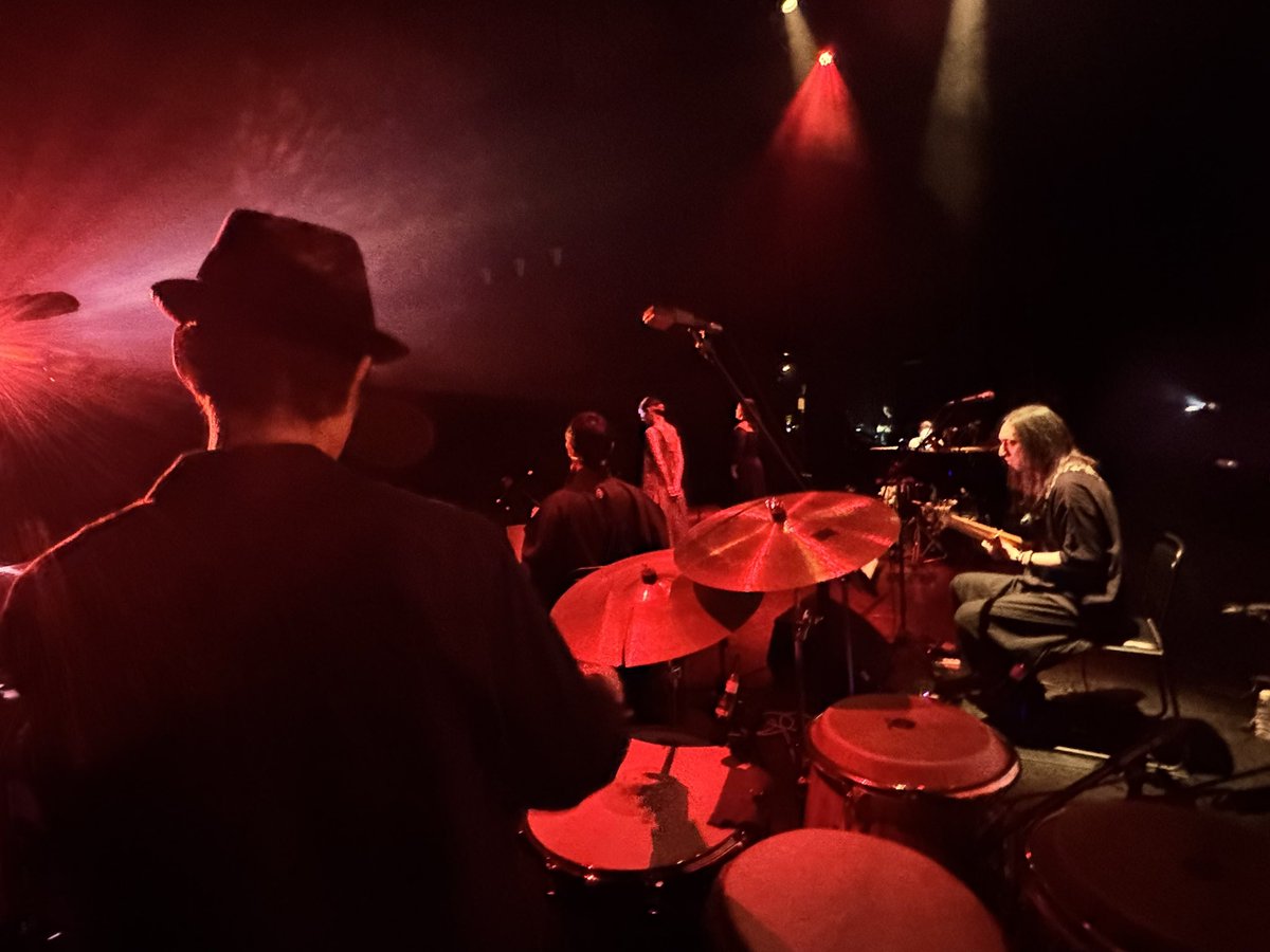 monty_mori's tweet photo. 【沖縄のウタ拝&UTAHAI】
2024.11.29(金)
渋谷区文化総合センター大和田
さくらホール
リハーサル
壕(ガマ)だと思うんだけど細川さんいるなぁー?次の386世果報(ユガフ)板付きだったかな?並びにケンちゃんもかな?
Chrisさんかっこいー✨
※掲載許諾写真
#沖縄のウタ拝
#UTAHAI https://t.co/KLpDKfOx7e