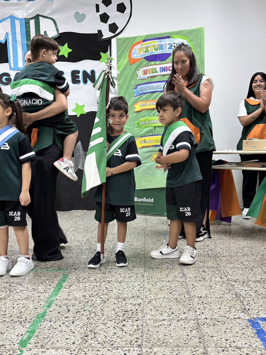 belifreites's tweet photo. Feliz inicio de clase en el jardín más lindo del mundo ! #ICAB promo 26 💚🤍 @chacomaidana10 https://t.co/QirPRTDKmD