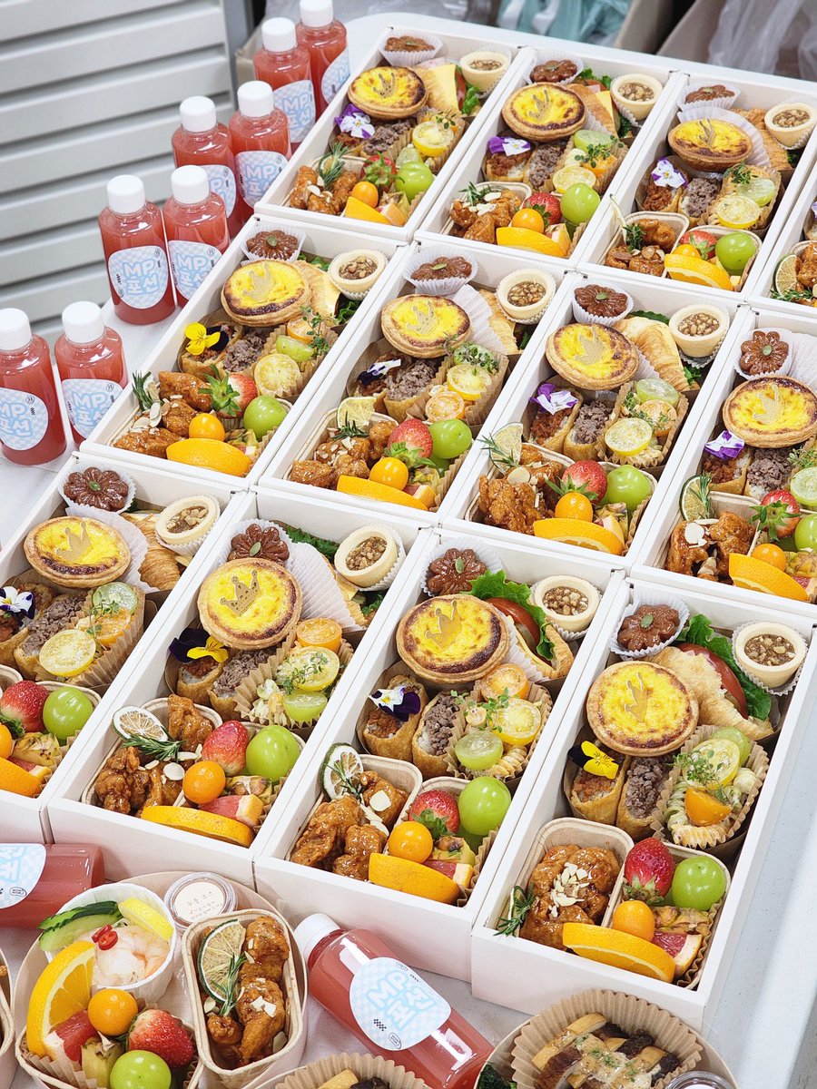 ☀️260301 뮤지컬 써니텐 서포트 🐰

써니텐 13차 막공을 떠나보내며
뮤지컬 써니텐팀을 응원하고자
도시락 서포트를 준비했습니다.

마지막까지 써니텐 써니텐 GO!

#선율 #SUNYOUL #선예인 
#달콤한_캔디처럼 #핑크솔트율