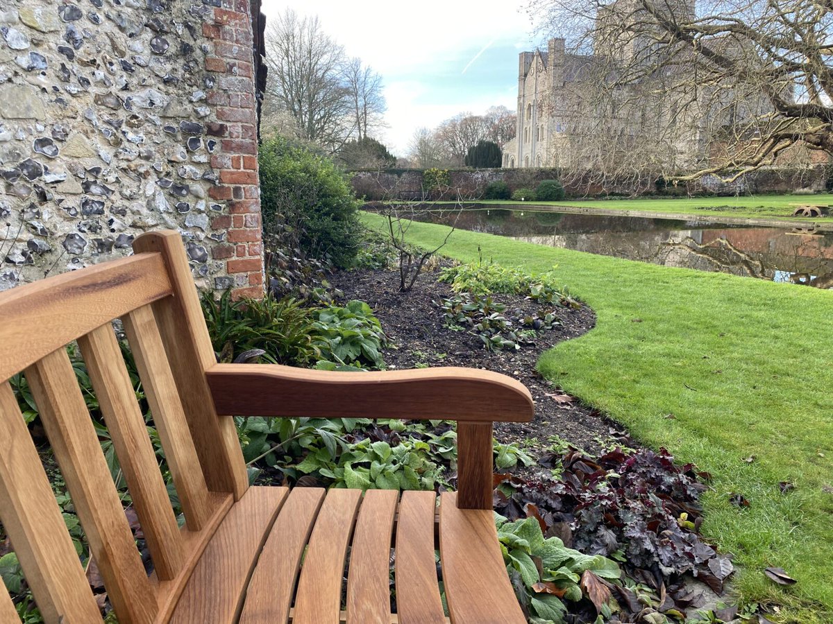 Heritage benches that belong to their landscape:
🌿 Greenwich Park
🖤 York Museum Gardens
🏰 Alnwick Castle
⛪ Hospital of St Cross
and more.
Read how we design benches that enhance historic settings: woodcraftuk.co.uk/news/2026/heri…