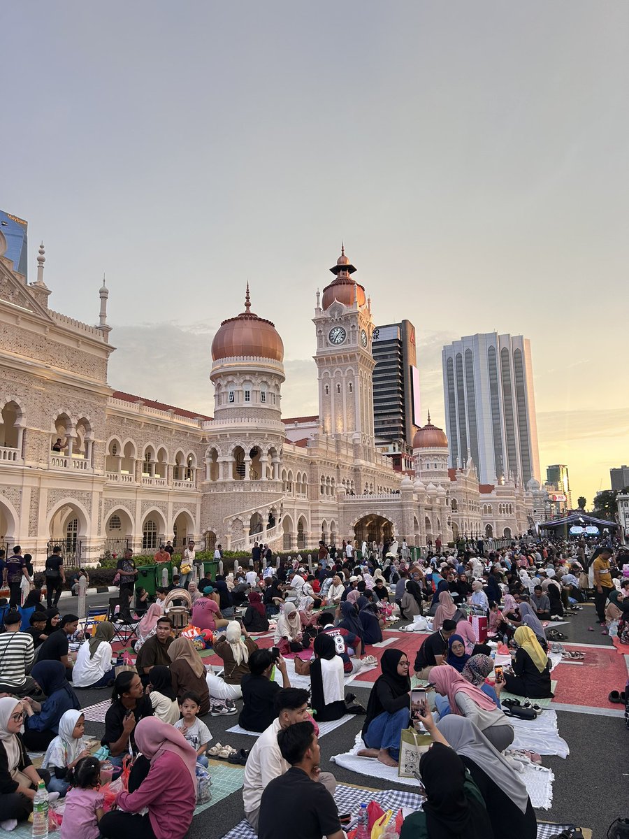 GlobeTucker92's tweet photo. Ramadan en Malaisie 🇲🇾 https://t.co/7XUQKqV3Kn