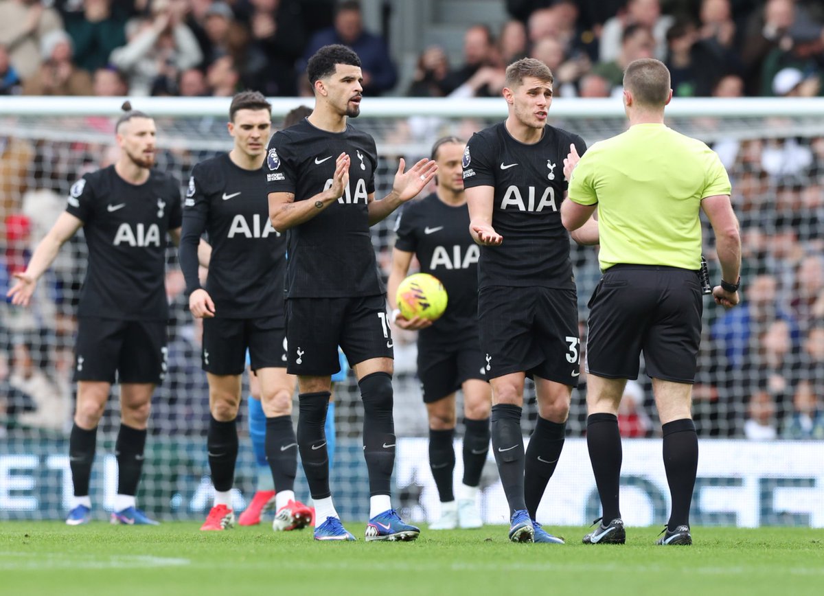 🚨 𝗕𝗥𝗘𝗔𝗞𝗜𝗡𝗚: Tottenham Hotspur players are facing wage cuts if the club is relegated from the Premier League. 

Most contracts include clauses to lower salary (vast majority by 50%) in an event of being relegated.

— <a href="/David_Ornstein/">David Ornstein</a>