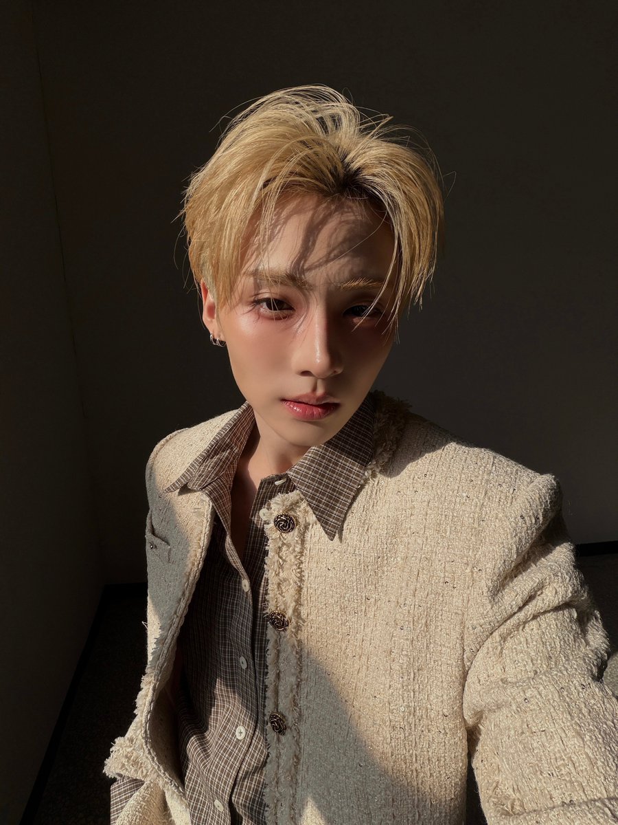 sangwonzies's tweet photo. drop the tags for sangwon! 

SANGWON TAKES OVER PARIS
#Sangwon_Era_In_PFW
#파리에서_시작될_상원이의_챕��� https://t.co/egzz1dPoRl