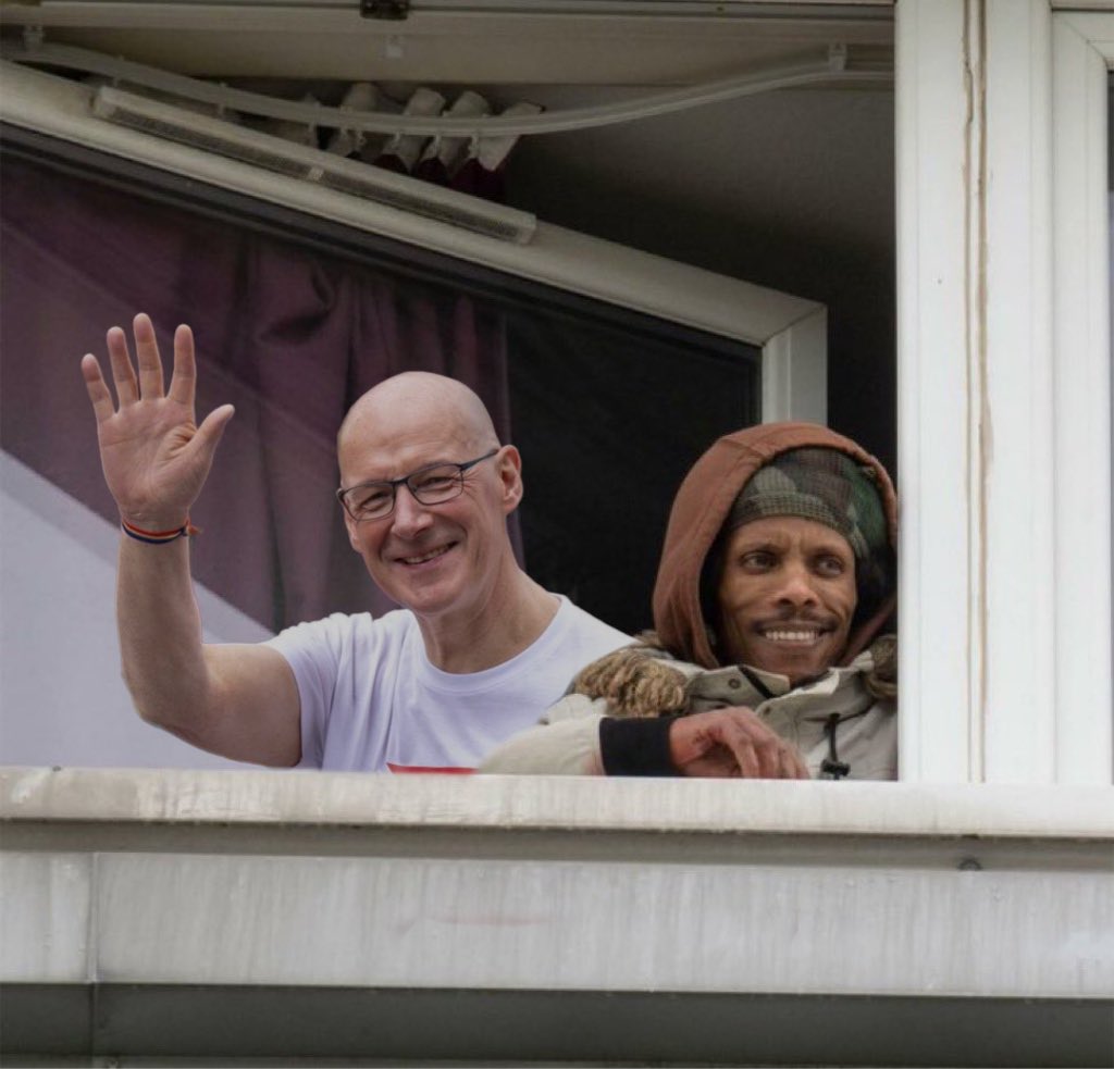 Huggy Bear tweet media