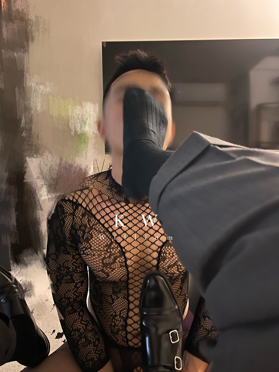 william-suit tweet media