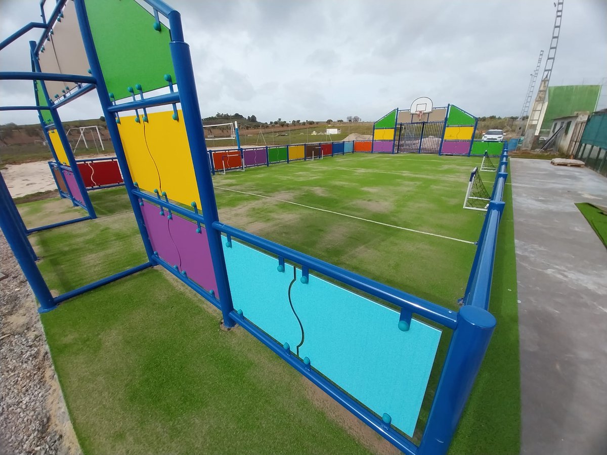 ADECOR23's tweet photo. 👉Hoy, te acercamos otro proyecto impulsado con #ayudas #Leader gestionadas por #ADECOR: la instalación de dos nuevas pistas deportivas en #Valdeverdeja. (+) https://t.co/8WRg24hcfL