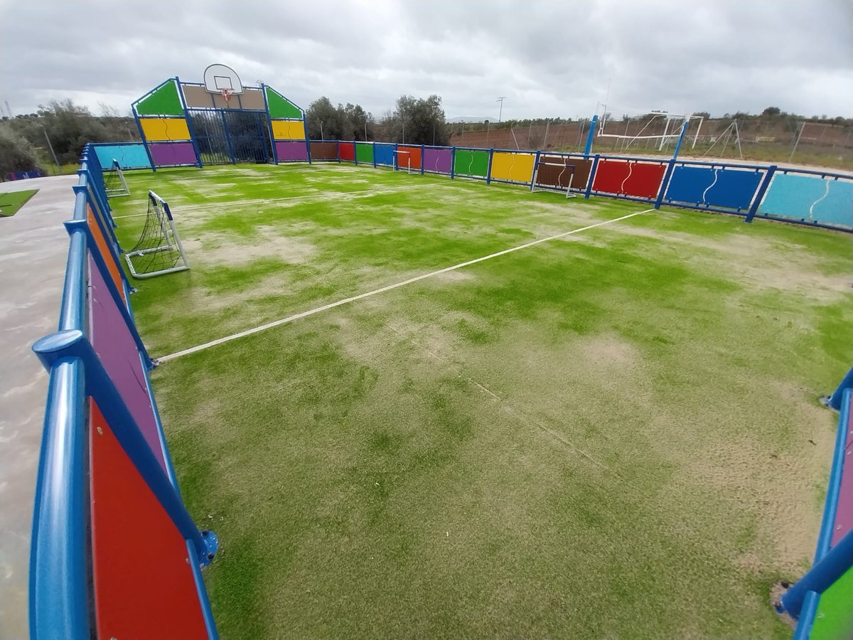 ADECOR23's tweet photo. 👉Hoy, te acercamos otro proyecto impulsado con #ayudas #Leader gestionadas por #ADECOR: la instalación de dos nuevas pistas deportivas en #Valdeverdeja. (+) https://t.co/8WRg24hcfL