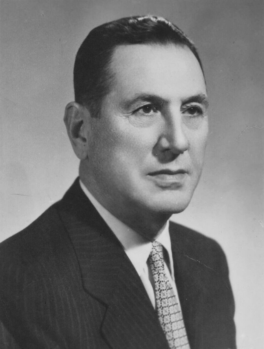 “Yo siento íntima satisfacción cuando veo que un obrero va bien vestido o asiste con su familia al teatro. Estoy entonces tan satisfecho como me sentiría yo en la misma situación del obrero. Eso es peronismo” 

Juan Domingo Perón 🇦🇷