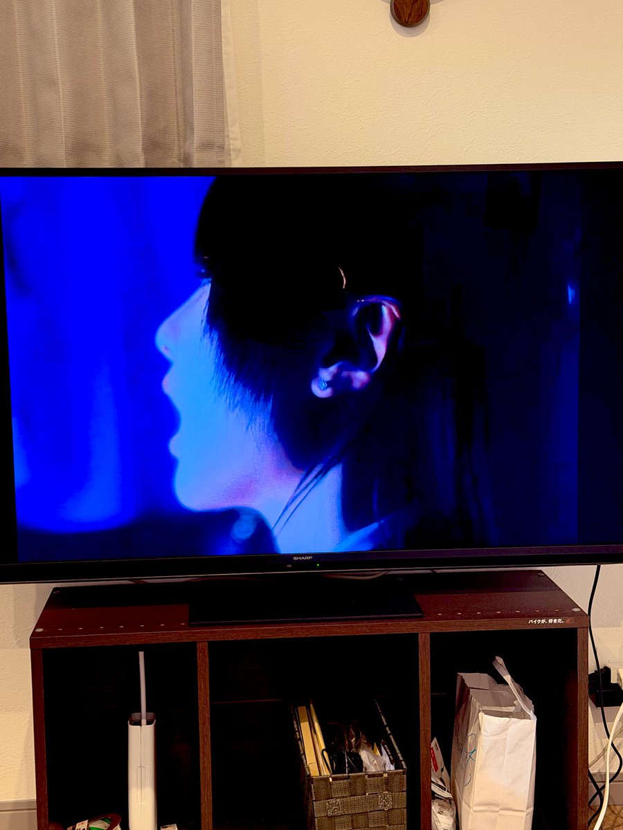kazeairon's tweet photo. 念願のAdo顔出しが嬉しすぎてMVを何回も見る
引越しを機に4Kテレビを買っておいてよかった https://t.co/dFrdo9x9t5