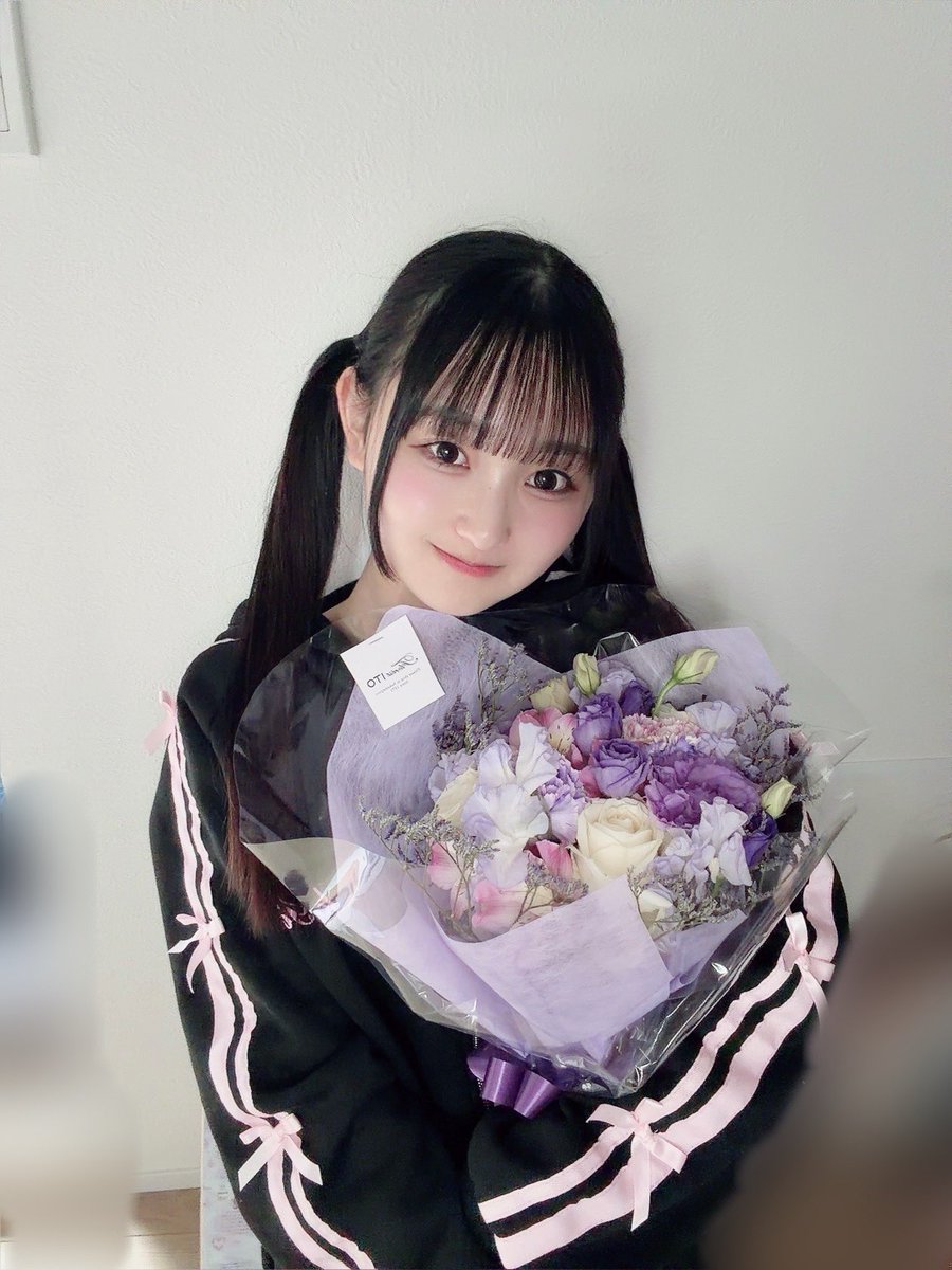 花束って中々頂く機会ないから特別感あってだーいすき♡